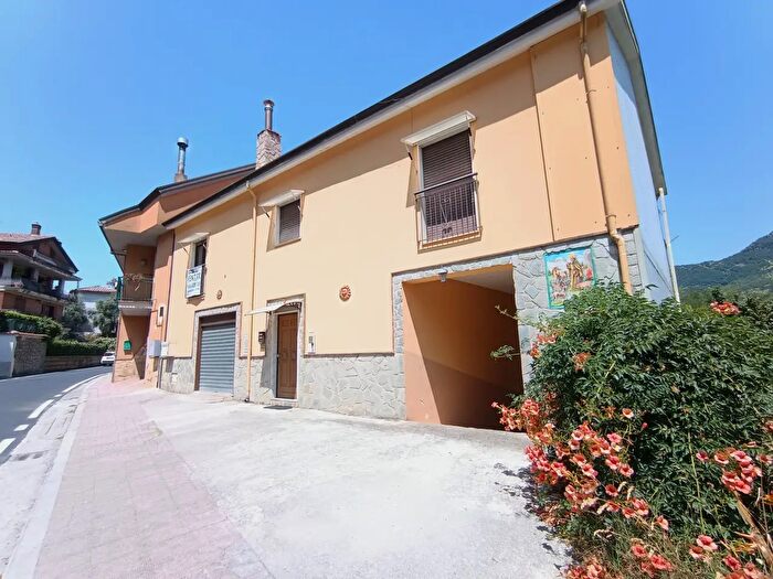 Casa quadrilocale in vendita in Via Michele Napoli, Solofra