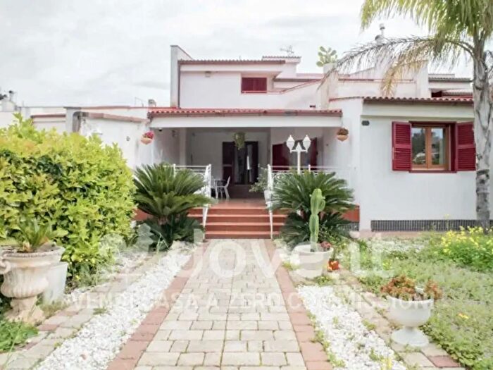 Casa con 6 locali in vendita in Via Lago di Piediluco, Taranto