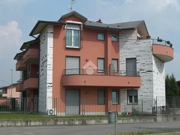 Appartamento bilocale in affitto in Via Siena, Lonate Pozzolo