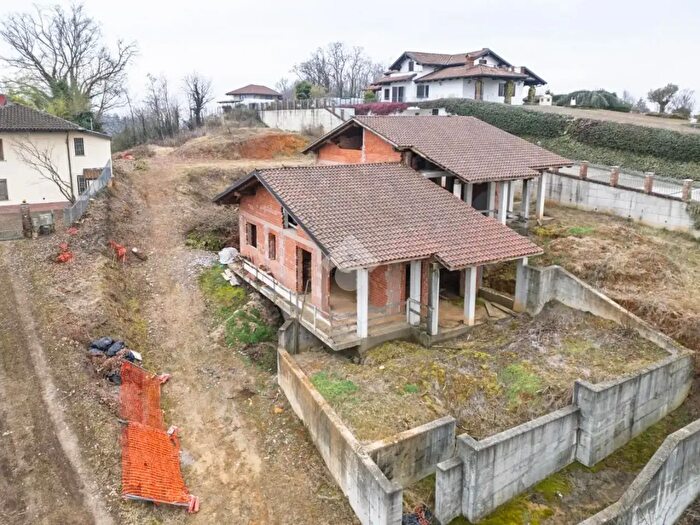 Casa con 5 locali in vendita in Via Borgo Nuovo, Arignano