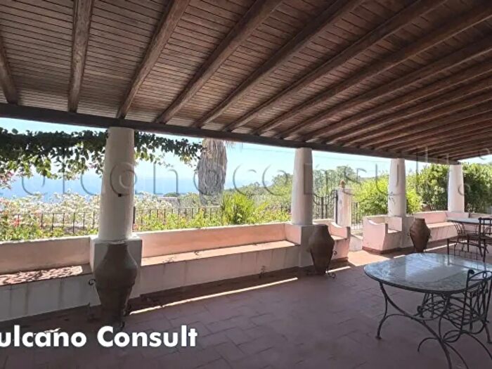 Casa con 6 locali in vendita in Contrada Capistello, Lipari
