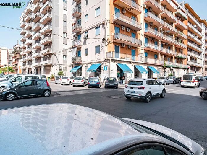 Appartamento trilocale in vendita in Via Cronato, Catania