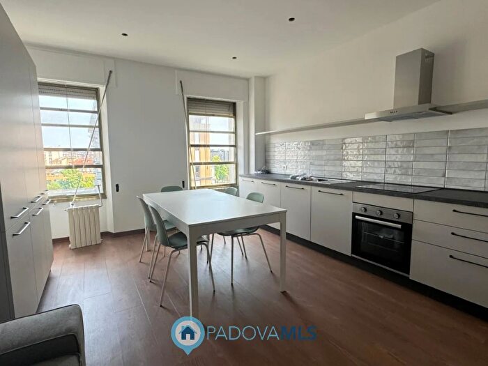 Appartamento con 6 locali in vendita in Galleria delle Porte Contarine, Padova