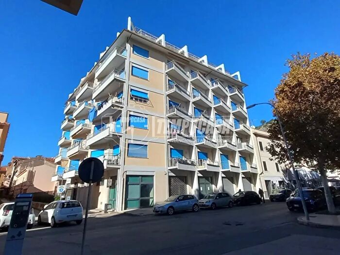 Appartamento quadrilocale in vendita in Via Tripoli, Terracina