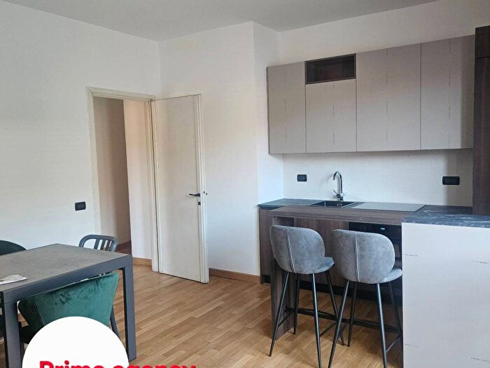 Appartamento trilocale in affitto in Via Cinque Giornate, Centro Storico, Como