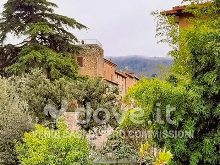 Casa con 6 locali in vendita in Viale Roma, Paciano