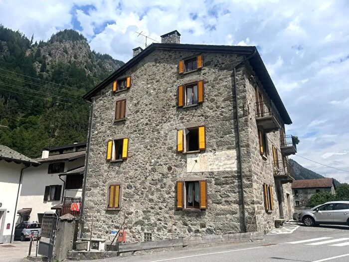 Appartamento quadrilocale in vendita in Via Stelvio, Sondalo