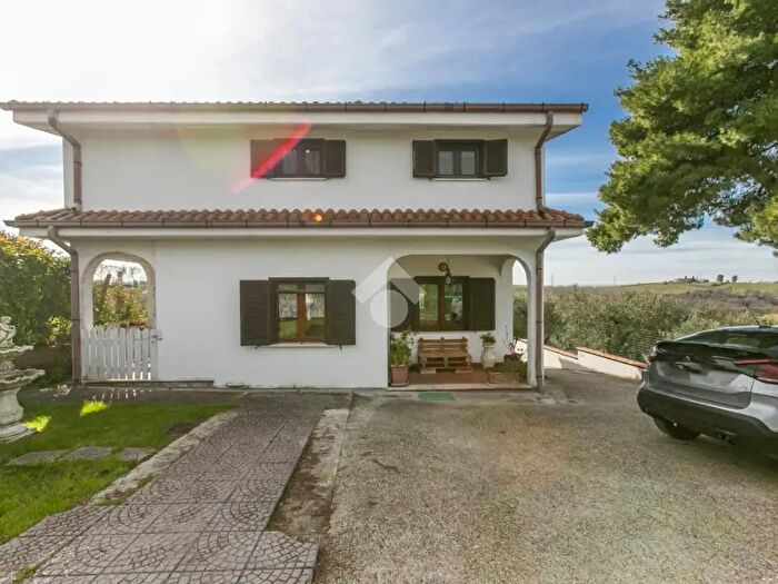 Casa con 7 locali in vendita in Via della Selvotta, Fonte Nuova