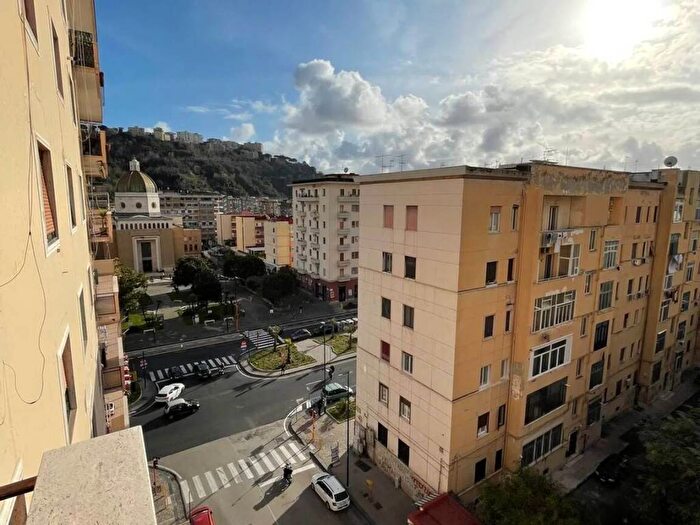 Appartamento trilocale in affitto in Via Andrea Doria, Fuorigrotta, Napoli