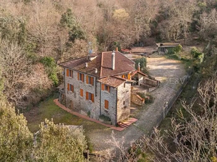 Casa con 6 locali in vendita in Località Palazzo del Pero, Arezzo