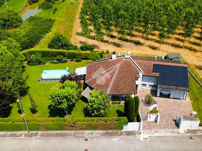 Casa con 5 locali in vendita in Via Via Parmense, Borgo Virgilio