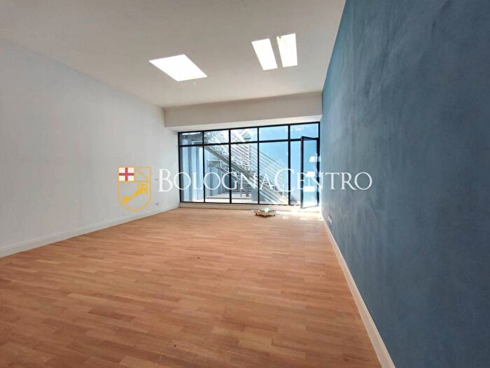 Appartamento con 6 locali in affitto in Via Andrea Costa, Costa, Bologna
