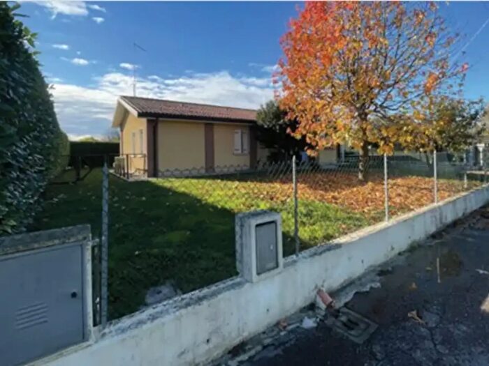 Casa con 6 locali in vendita in Via Pistor a, Roncade