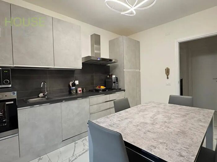 Appartamento con 5 locali in vendita in Via Maroncelli, Schio