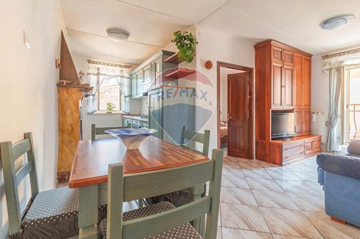 Appartamento trilocale in vendita in Via di Cellere, Ischia Di Castro