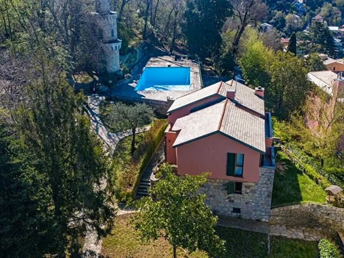 Casa con 10 locali in vendita in Via Venticinque Aprile, Camogli