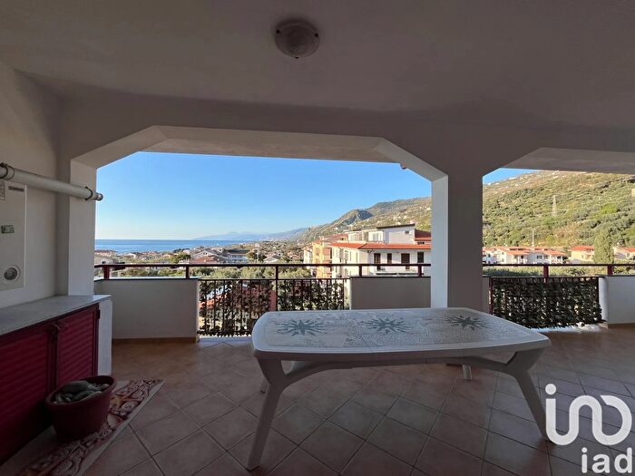 Appartamento con 6 locali in vendita in Localitãnbsp Acquavona, Longobardi