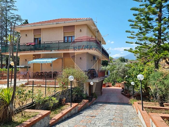 Casa con 6 locali in vendita in Via San Gaetano, Mascalucia