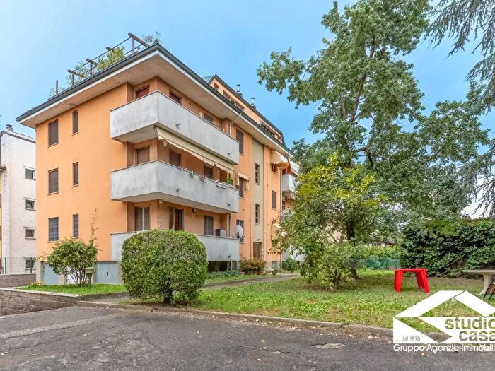 Appartamento con 5 locali in vendita in Provinciale Sant'Angelo, Cerro Al Lambro