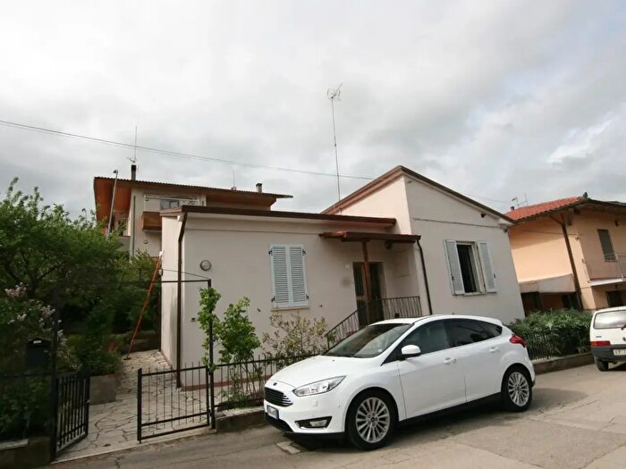 Casa quadrilocale in vendita in Sinalunga