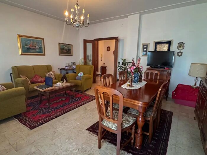 Appartamento con 6 locali in vendita in Pisa
