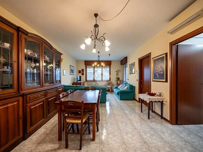 Appartamento trilocale in vendita in Via Carlo Alberto dalla Chiesa, San Polo DEnza