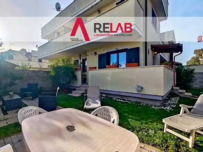 Casa trilocale in vendita in Via Guarene, Roma