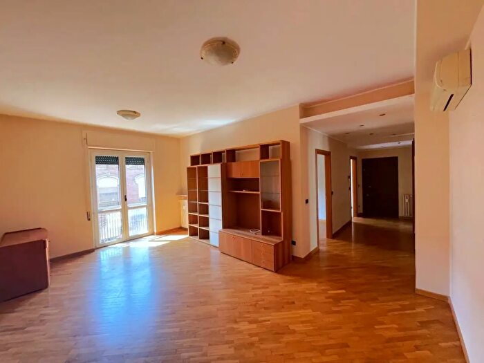 Appartamento quadrilocale in vendita in Via Cairoli, Legnano