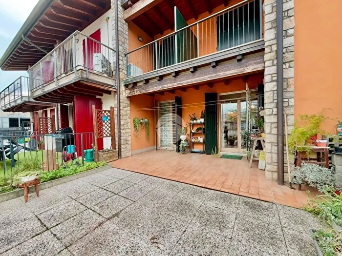 Appartamento trilocale in vendita in Via Milano, Pontoglio