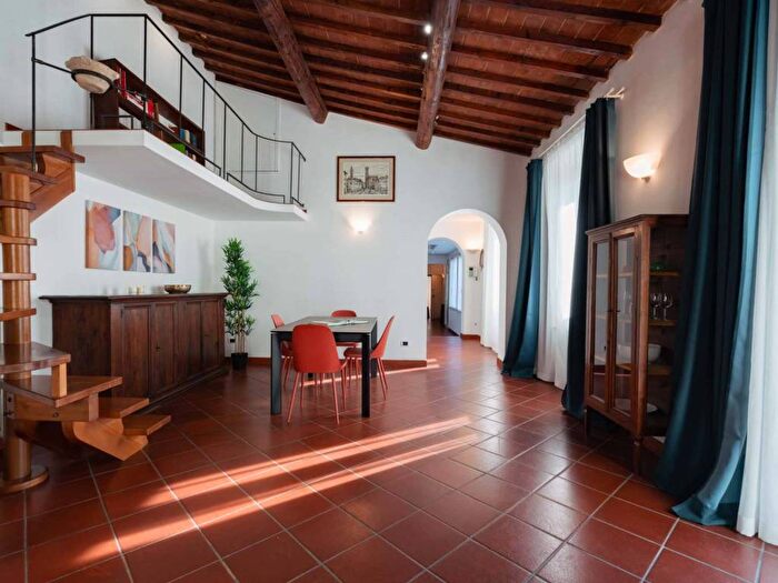 Appartamento trilocale in affitto in Via Villani, Porta Romana, Firenze