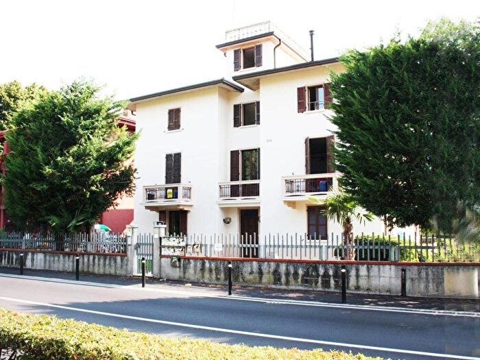 Appartamento trilocale in affitto in viale Motta, Desenzano Centro, Desenzano del Garda