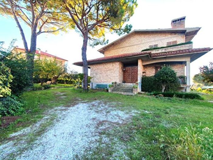 Casa con 6 locali in vendita in Via Villagrande, Mombaroccio