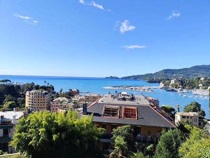 Appartamento trilocale in affitto in Via Bozzo Costa, Rapallo