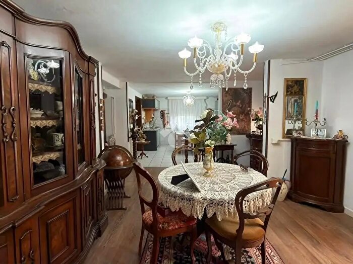 Casa con 5 locali in vendita in Via Europa, Suzzara