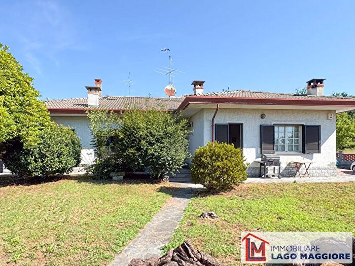 Casa con 6 locali in vendita in Via delle Motte, Ispra