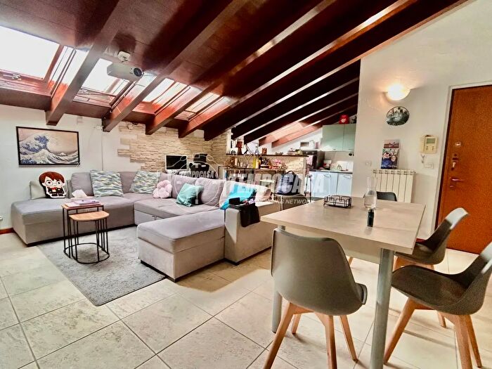 Appartamento bilocale in vendita in Via Dante Alighieri, Buscate