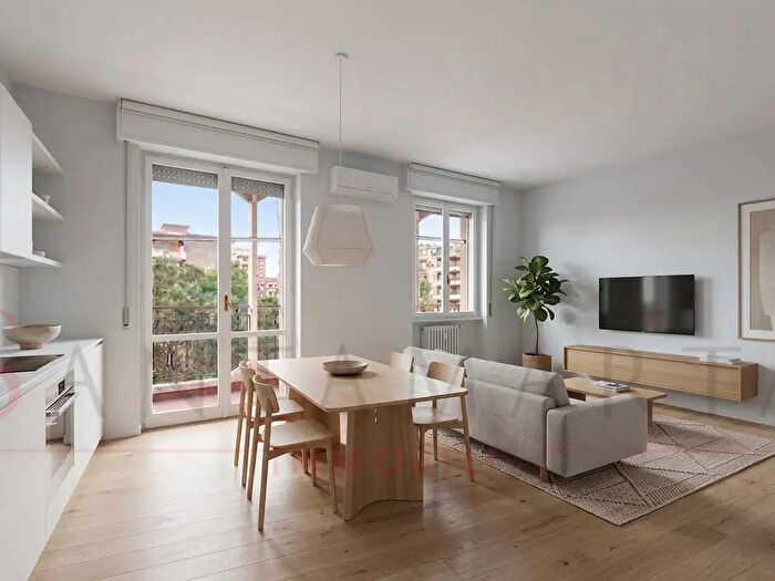 Appartamento quadrilocale in vendita in Viale San Gimignano, Milano