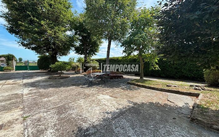 Casa con 8 locali in vendita in Via Cavour, Balzola