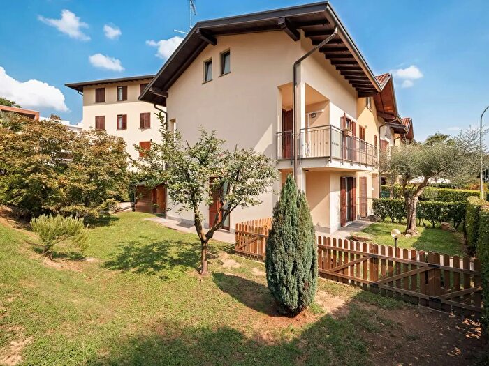 Casa quadrilocale in vendita in Via del Carroccio, Cantu'