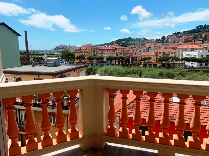Appartamento quadrilocale in affitto in Oneglia, Imperia