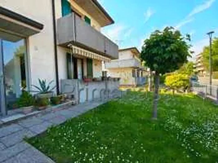 Appartamento con 5 locali in vendita in Via Falcone, Casaleone