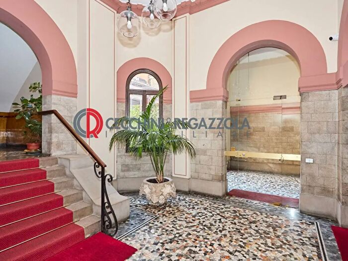 Appartamento trilocale in vendita in Via Settembrini, Milano
