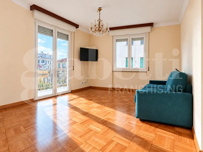 Appartamento trilocale in vendita in Strada San Martino, Sanremo