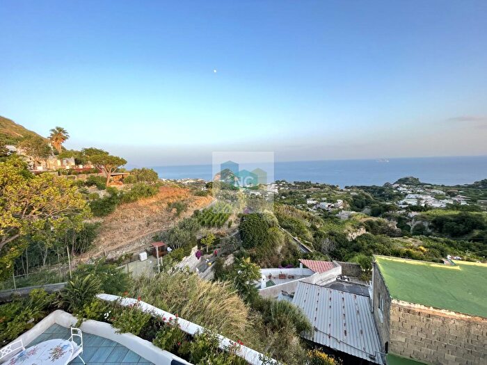 Casa con 12 locali in vendita in Via Pezzachiana, Serrara Fontana