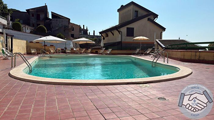 Casa quadrilocale in vendita in Via Seconda Quirini, Roccamonfina