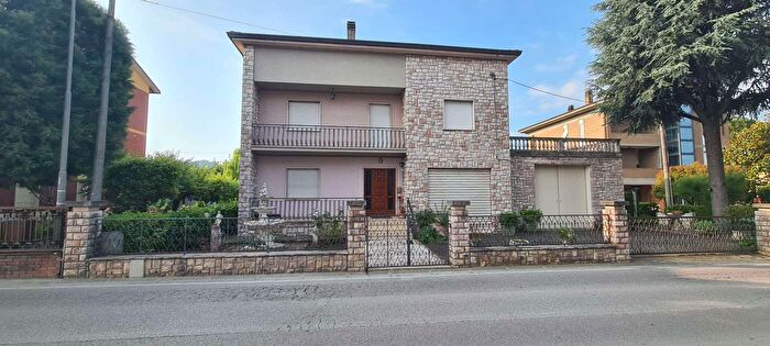 Casa con 8 locali in vendita in Strada Provinciale, Todi