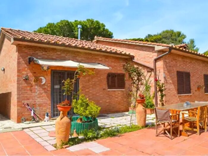 Casa con 6 locali in vendita in Strada Saline Breschi, Orbetello