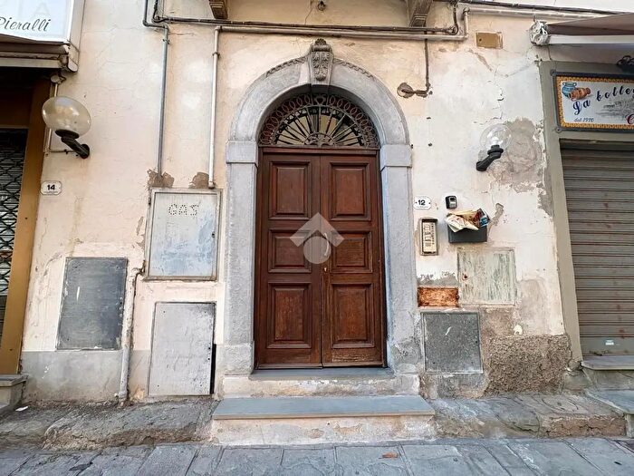 Appartamento trilocale in vendita in Via Lungarno Bruno Buozzi, Lastra A Signa