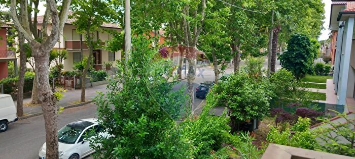 Casa con 7 locali in vendita in Via Ciro Menotti, Cesenatico