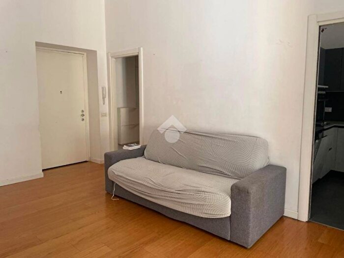 Appartamento trilocale in affitto in Via Leone Tolstoi, Piazza Napoli, Milano